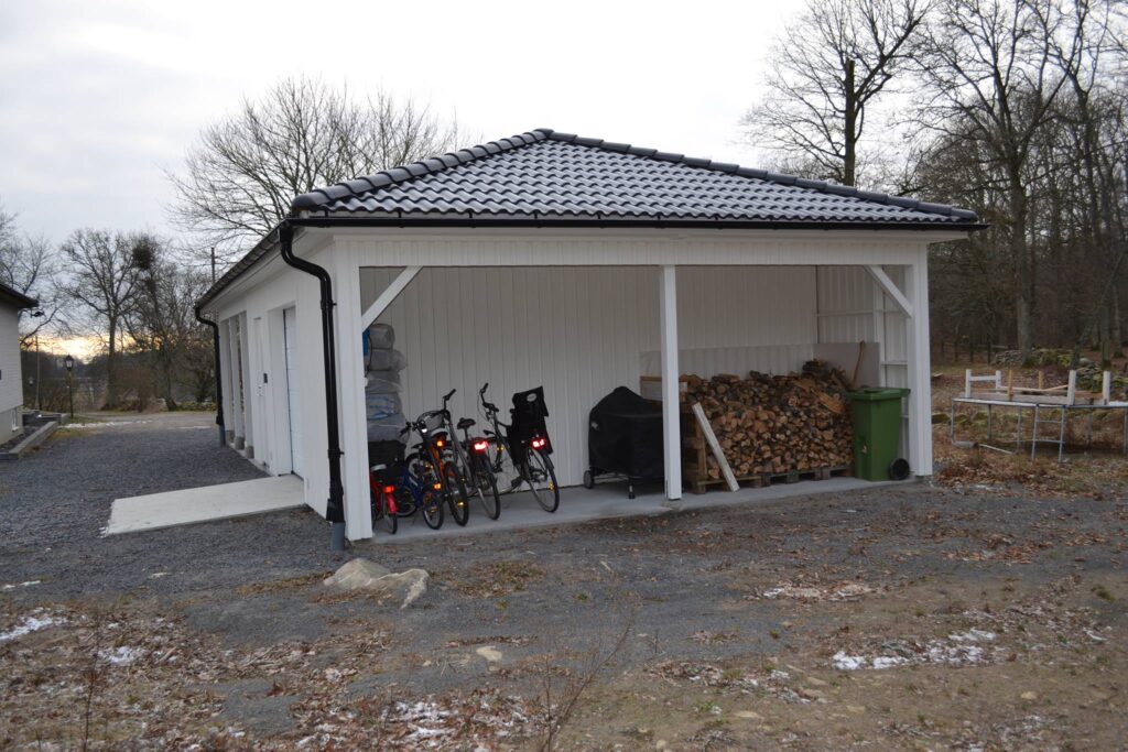 31. Utbyggnad av carport med infart