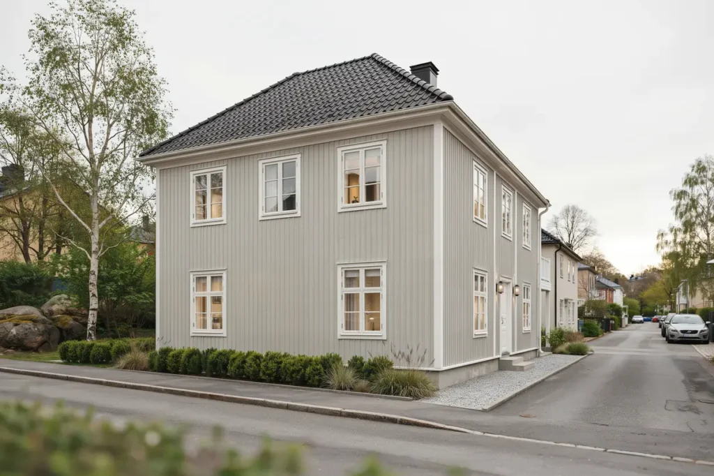 f nsterbyte och till ggsisolering i villa i bj rkhagen